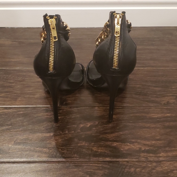 Sandals - Picture 3 of 4